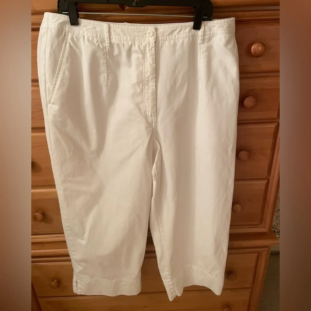 Women’s White Capris Size 18W 100% Cotton